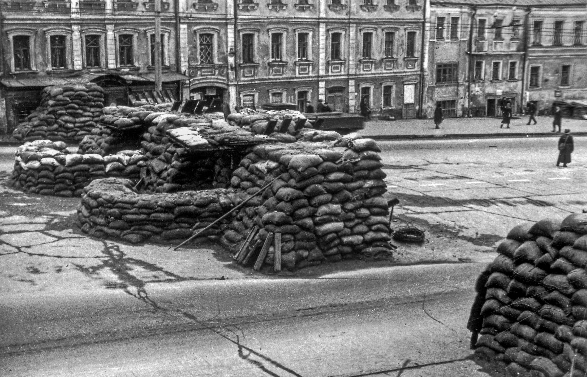 Москвичи и баррикады