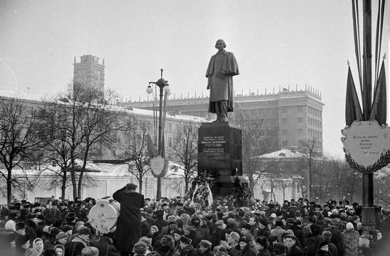 Книга Главархива столицы о Николае Гоголе