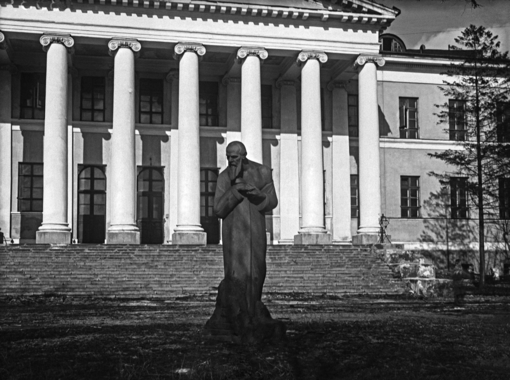 о жизни русских писателей в Москве 1
