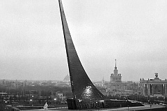 «Покорителям космоса»: Главархив Москвы — об истории создания знаменитого монумента