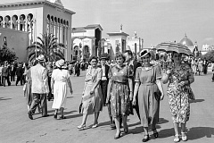 Разные и прекрасные: на ВДНХ открылась выставка фотографий Главархива Москвы, посвященная женщинам