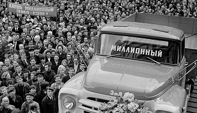 Машина-победитель: Главархив – о том, как ЗИЛ начал выпускать первые грузовые автомобили