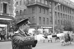 Безопасность на дорогах: Главархив — о том, как регулировали движение на московских улицах в конце 1940-х годов