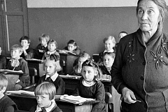 «К четырем прибавить два, по слогам читать слова»: Главархив – о том, как появились восьмые и одиннадцатые классы
