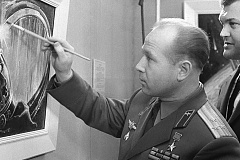 Космонавт и художник: Главархив – об Алексее Леонове