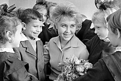 Женщины в объективе фотографов: Главархив открыл уличную выставку к 8 Марта