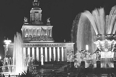 К началу запуска фонтанов в столице Главархив открыл новую онлайн-выставку «Московские фонтаны»