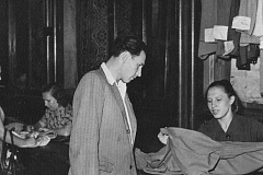 Ремонт одежды, стирка и доставка на дом: Главархив – о том, как развивали столичную сеть химчисток в конце 1940-х годов
