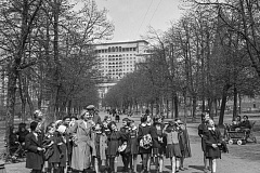 Первый раз в первый класс: москвичи поделились воспоминаниями о первых днях в школе